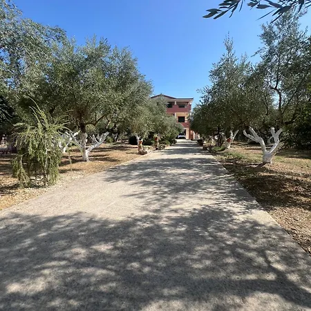 Panorea Zante 公寓 *